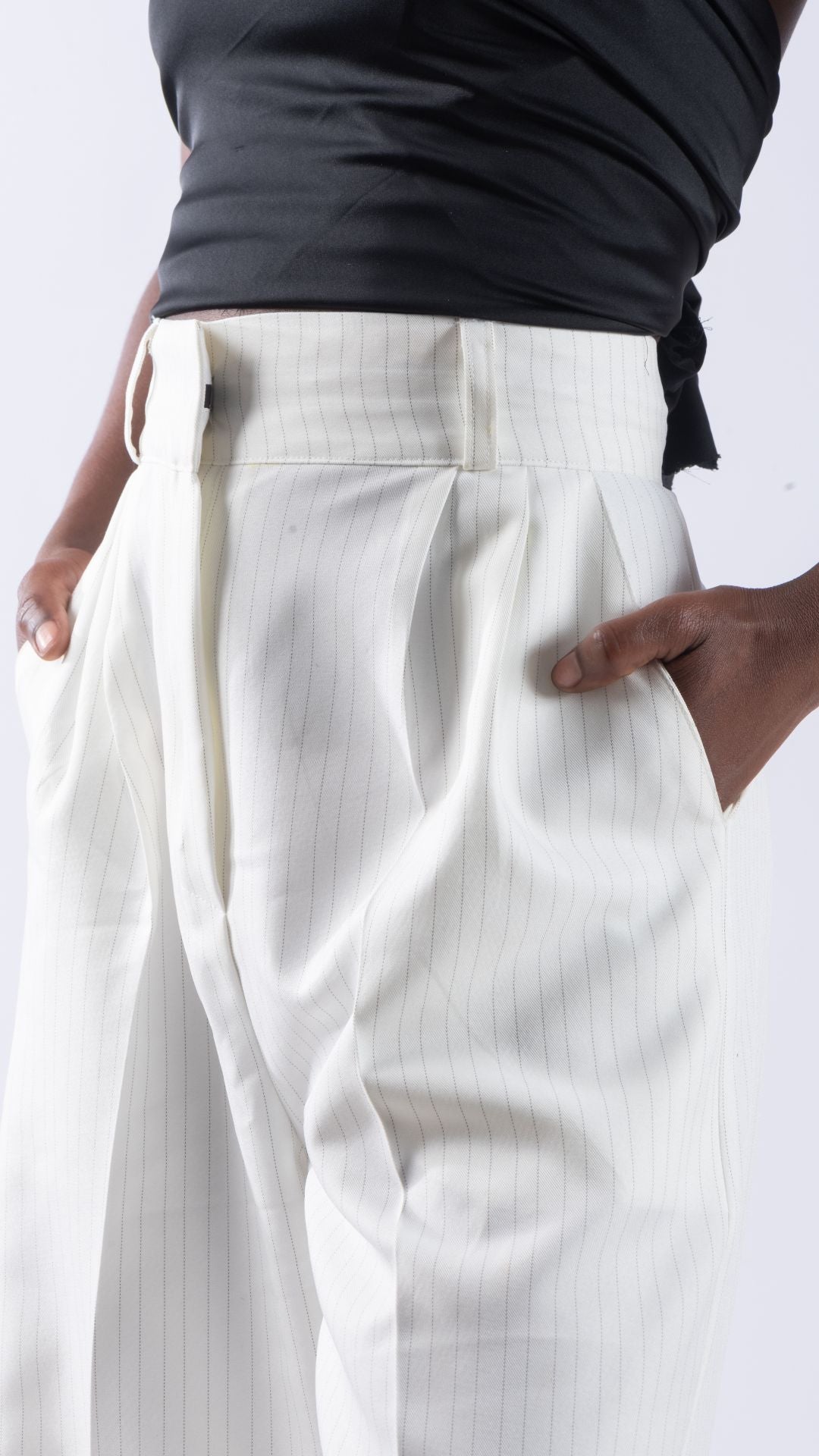 Pantalon blanc cassé rayé