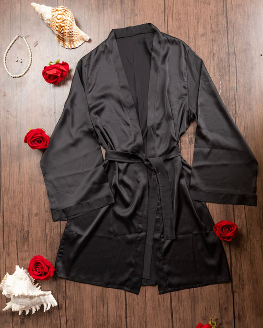 KIMONO MIDI EN SATIN NOIR