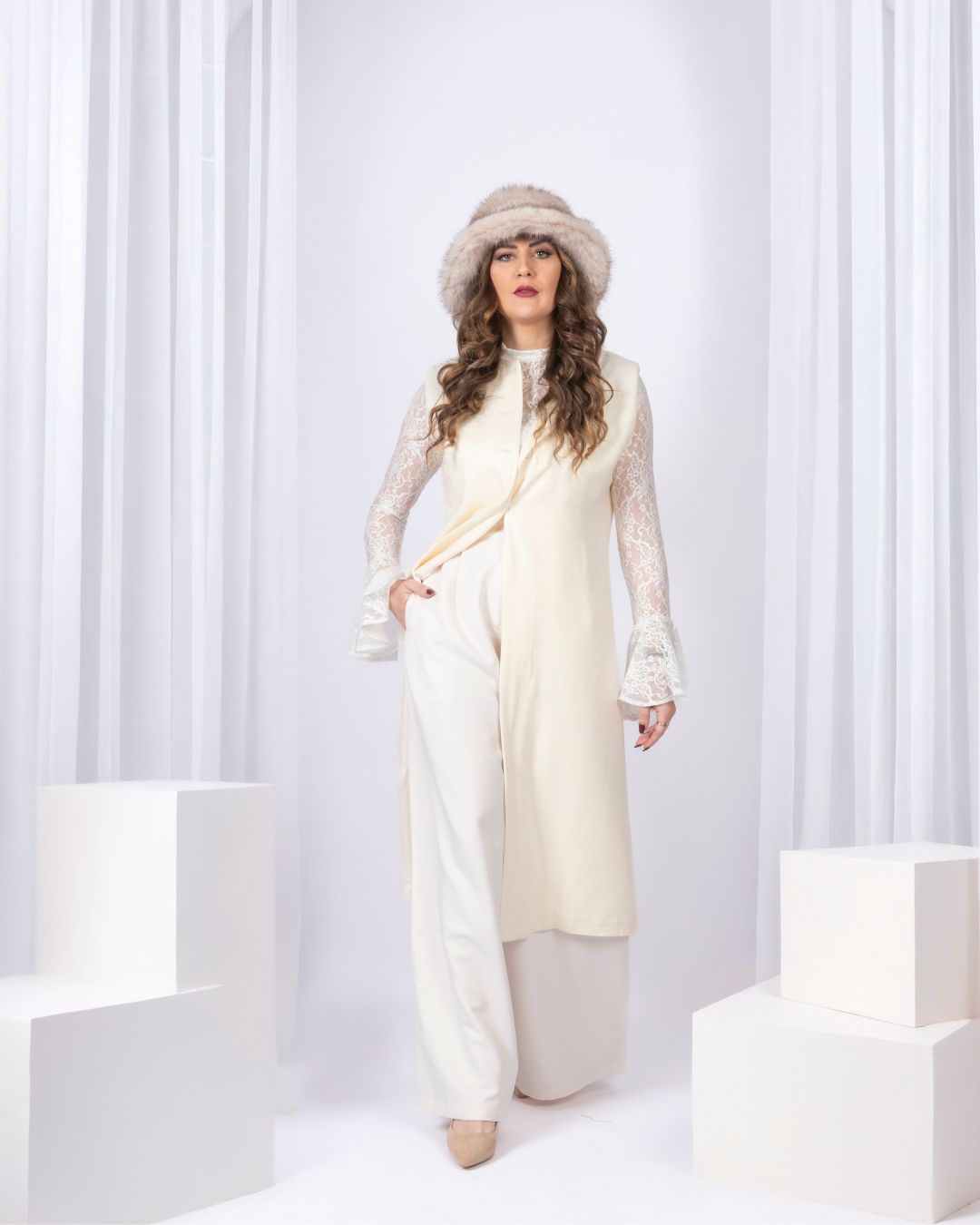 total look 4 pieces: gilet long, pantalon palazzo, pull en dentelle et ceinture