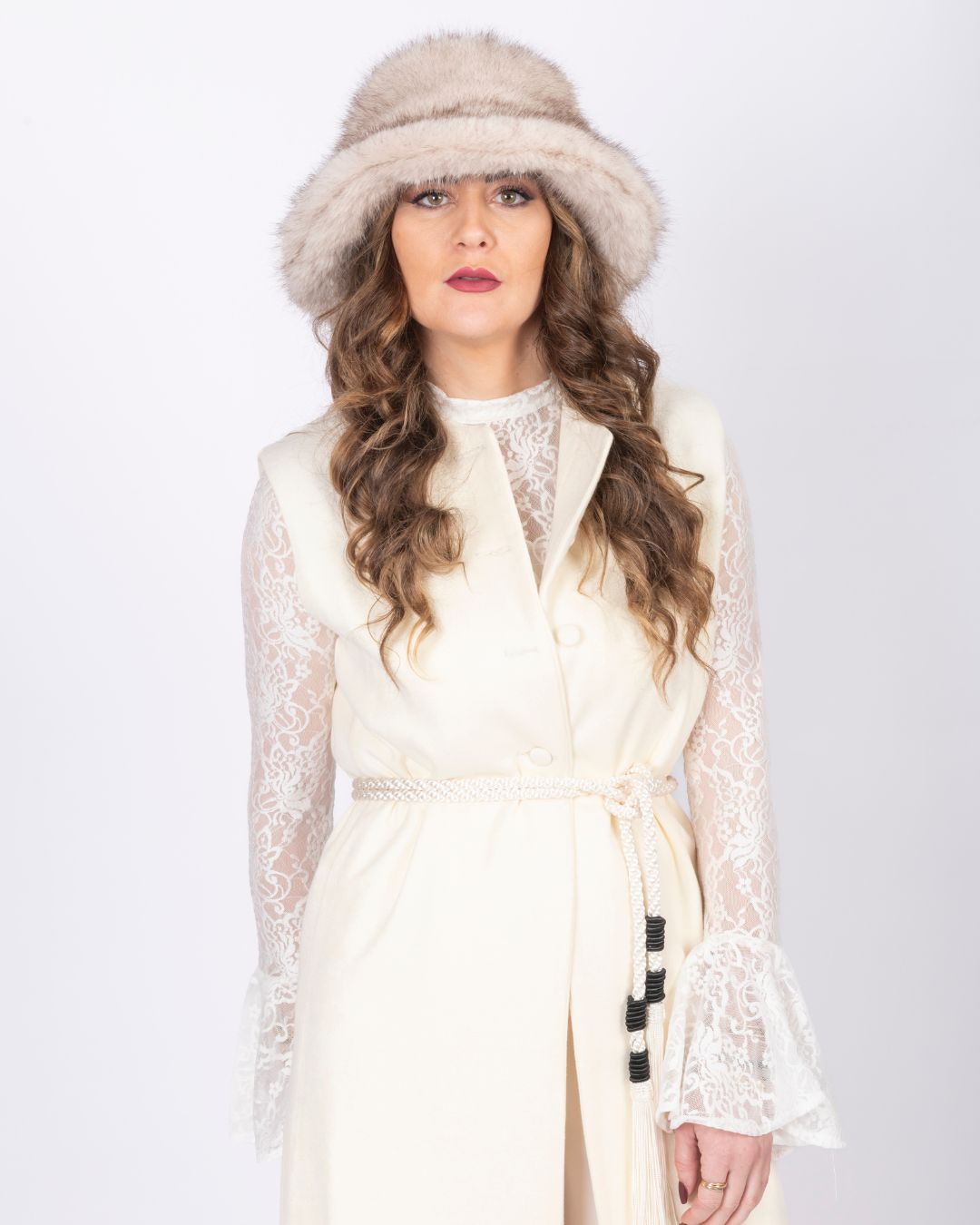total look 4 pieces: gilet long, pantalon palazzo, pull en dentelle et ceinture