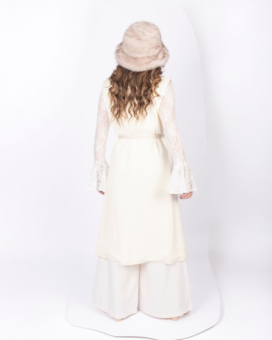 total look 4 pieces: gilet long, pantalon palazzo, pull en dentelle et ceinture