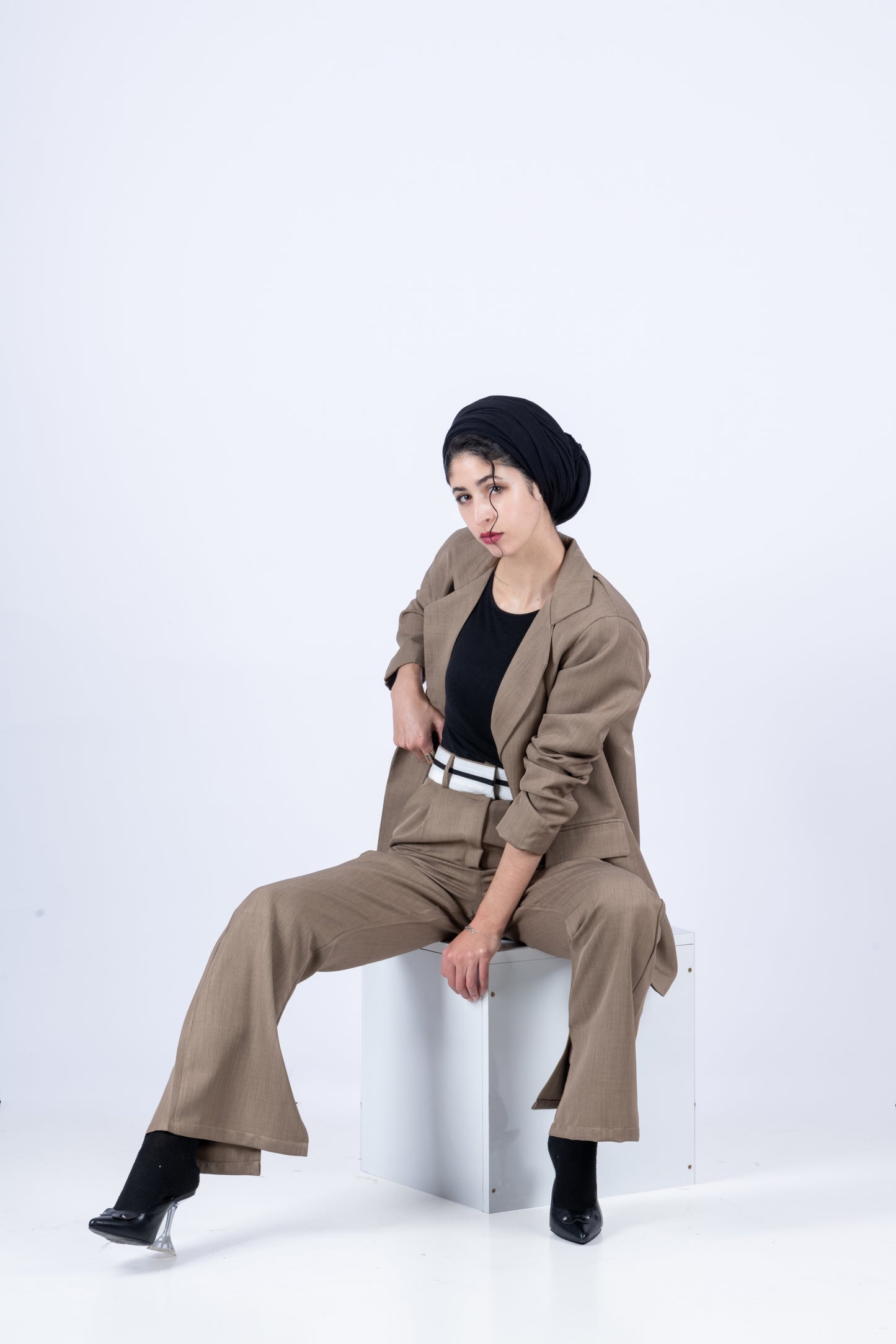 tailleur femme pantalon et veste avec ceinture