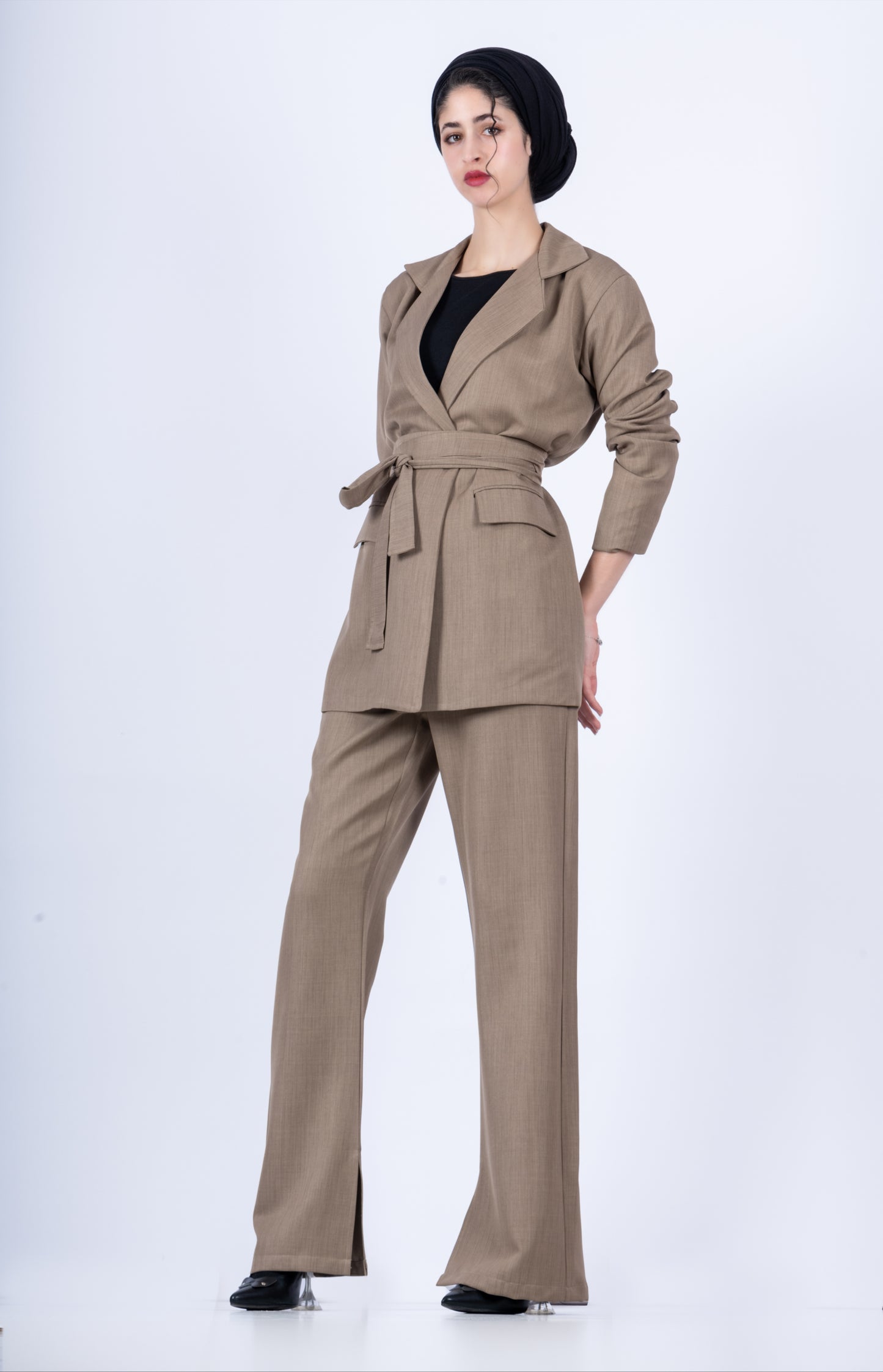 tailleur femme pantalon et veste avec ceinture